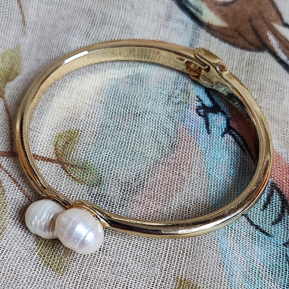 Potato Pearls Pearl Gold Tone New Heavy Well Made Clamper Bracelet 44$